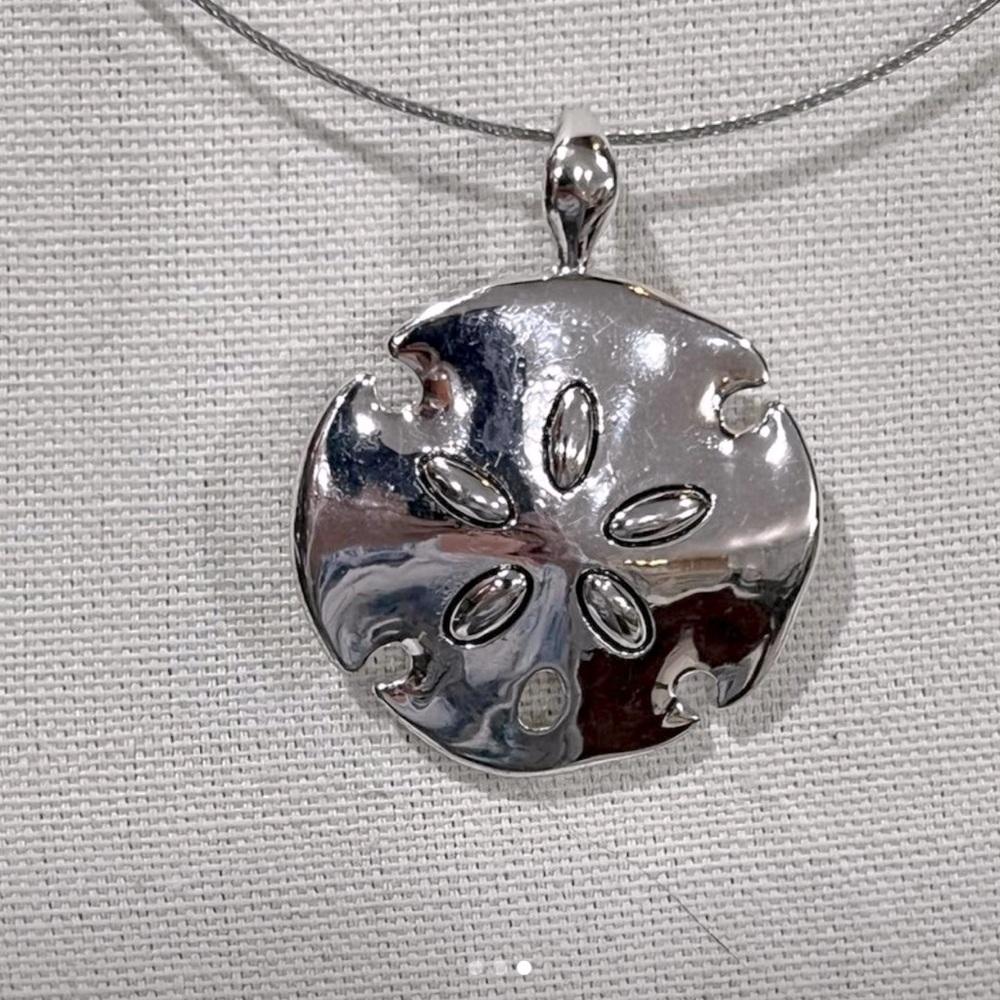 Stunning Sand dollar pendant necklace and earrings set